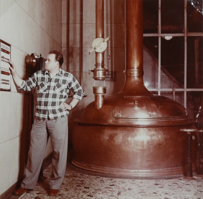 Das Foto von Heinrich Düll entstand ca. 1956 im alten Sudhaus der Brauerei Düll Krautheim