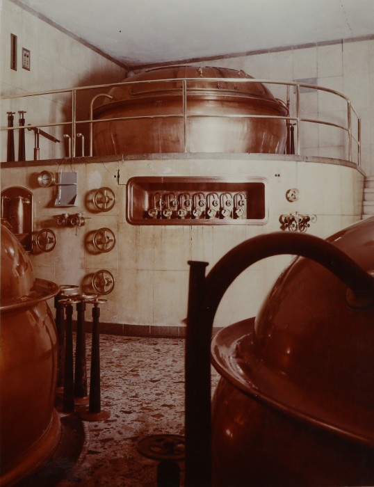 Altes Sudhaus der Brauerei, noch mit kufernen Sudkesseln. Aufnahme aus den 50er Jahren.